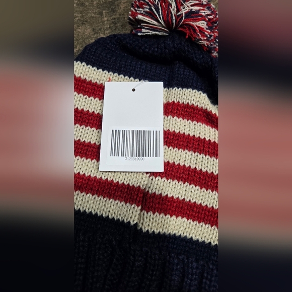 Trump Pom Pom Beanie - Picture 6 of 6
